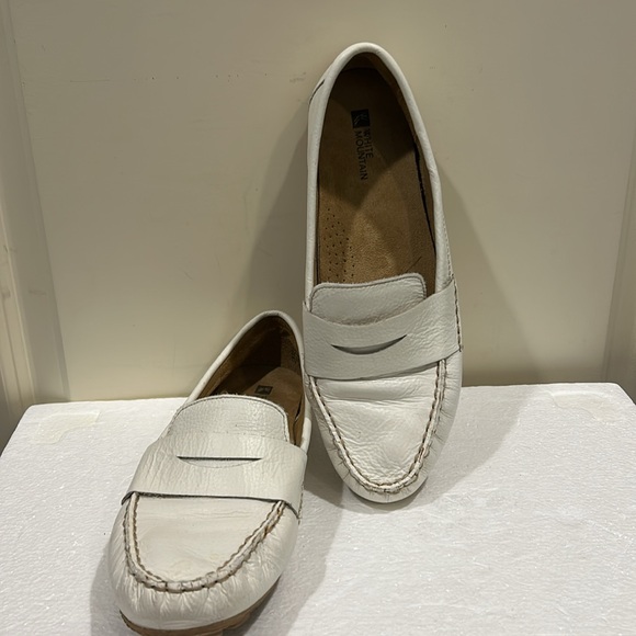 White Mountain women SlipOn Leather Skipper Loafers comfy cushion insole size 10 - Picture 4 of 13